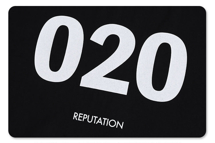 Graphic detail minimal art style 020 letter graphic t-shirt